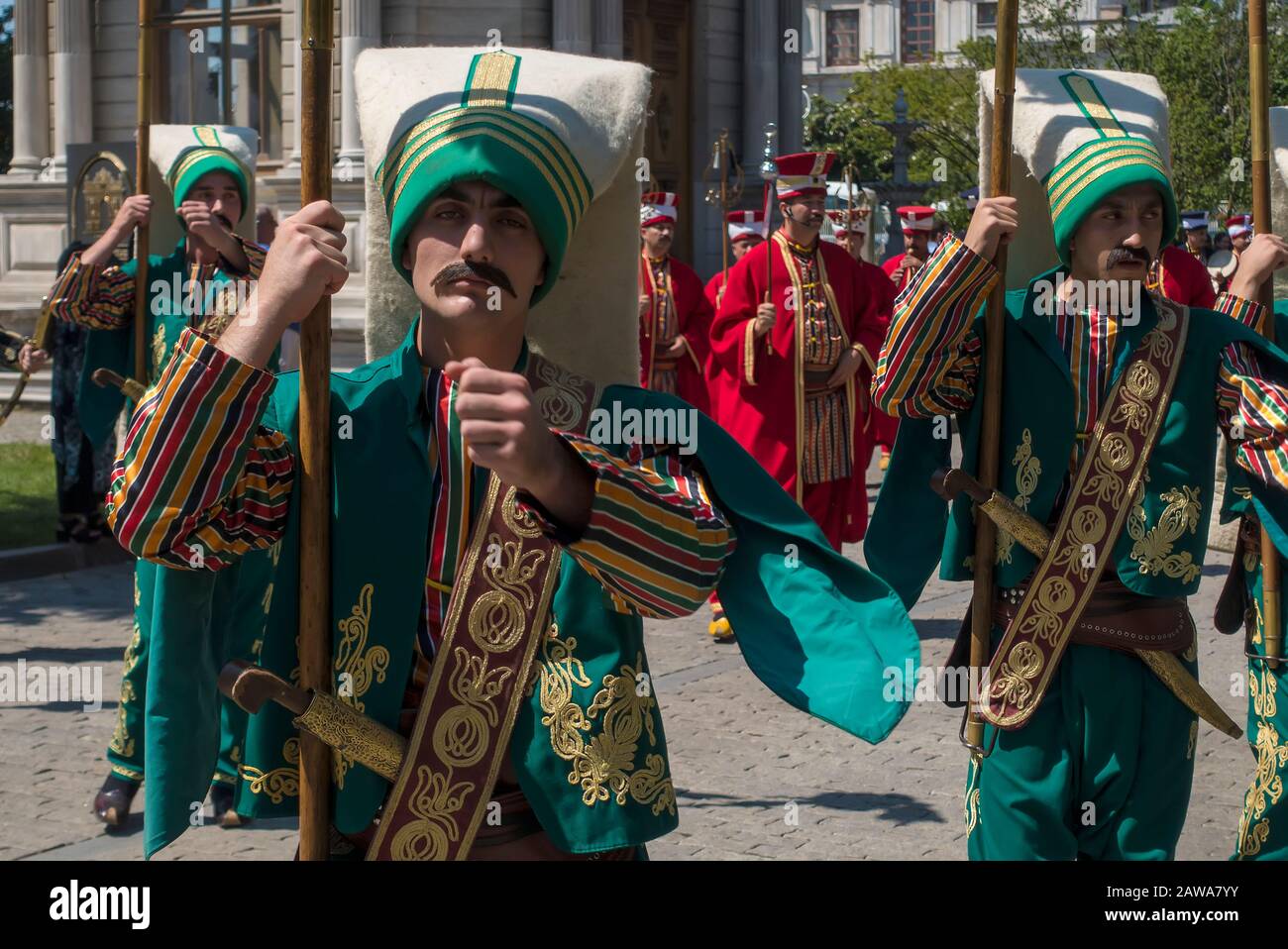 I soldati turchi sfilano in uniforme ottomana Janissary a Istanbul, Turchia Foto Stock