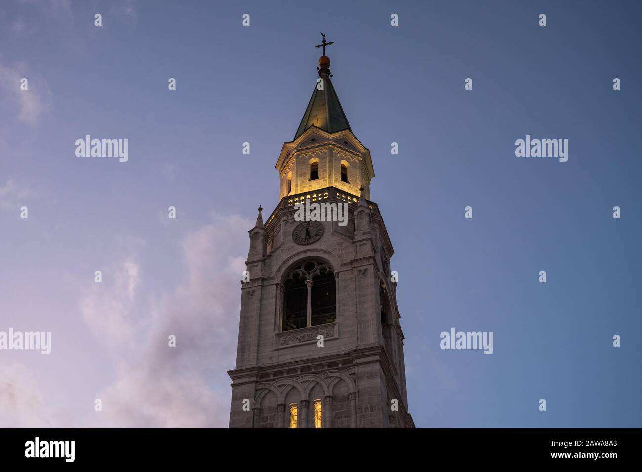 Campanile della Parrocchiale cattolica di Cortina d'Ampezzo, detta Basilica minerale dei Santi Filippo e Giacomo, nella regione Belluno Foto Stock