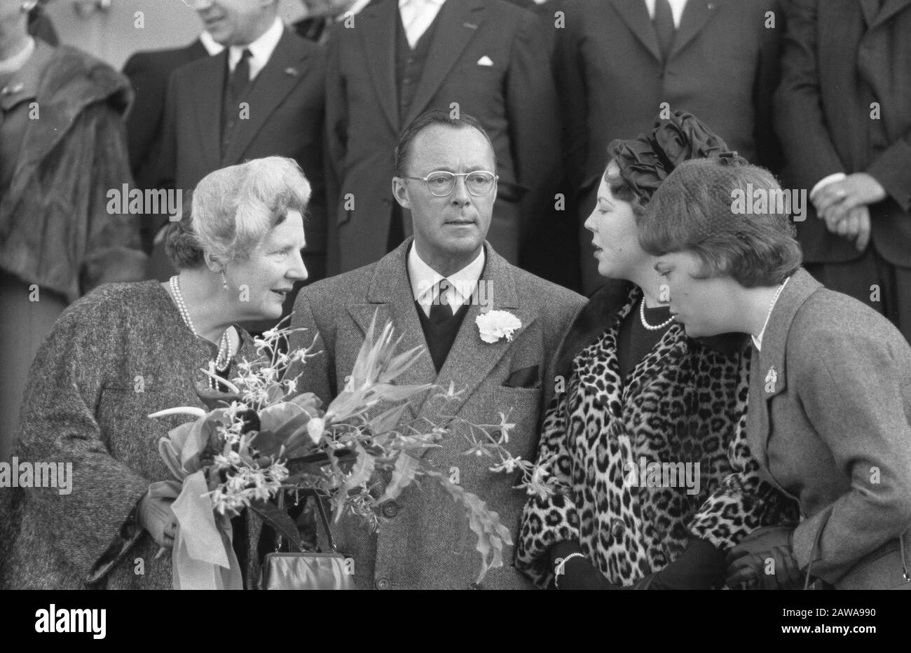 Manifestazione associata al 12.5 giubileo H. M.. Famiglia reale sul balcone Data: 6 marzo 1961 Parole Chiave: Anniversari governativi, piattaforme, famiglie, eventi Foto Stock