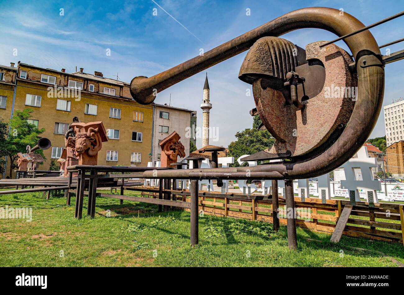 Parco divertimenti per bambini e giovani: Hasthani-Park.Installazione scultura Moderna.Sarajevo,Bosnia-Erzegovina. Foto Stock