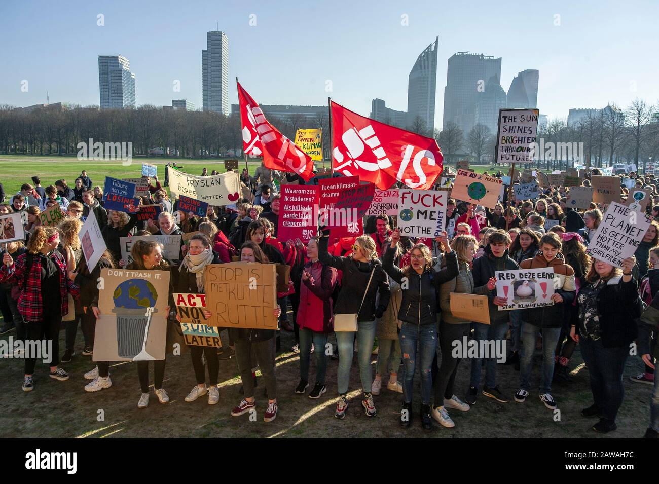 Malieveld & The Hague City Centre, Paesi Bassi. Venerdì 7th febbraio, 2020. "Gioventù per il clima" la prima manifestazione principale sul clima dell'Aia del 2020. Questo pomeriggio ha preso parte ad una folla stimata di 1500 studenti. Credit: Charles M. Vella/Alamy Live News Foto Stock