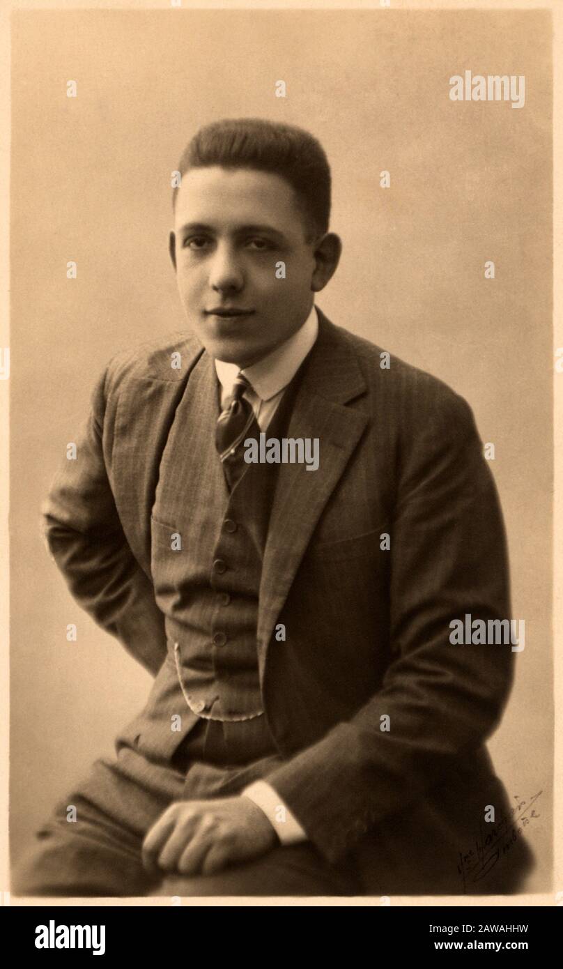 1923 , FRANCIA : il compositore francese modernista di musica e opera , IL pianista FRANCIS POULENC ( 1899 - 1963 ). - PIANISTA - PIANOFORTE - LES SIX - GRUPPO DEI Foto Stock