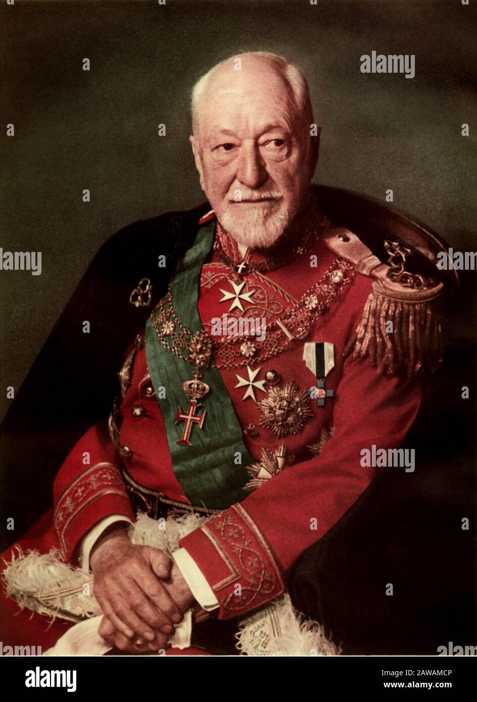 1940 ca , ROMA , ITALIA : il ricco principe italiano LUDOVICO CHIGI ALBANI DELLA ROVERE ( 1866 - 1951 ), in uniforme del Gran Maestro del Sovrano Militare Foto Stock