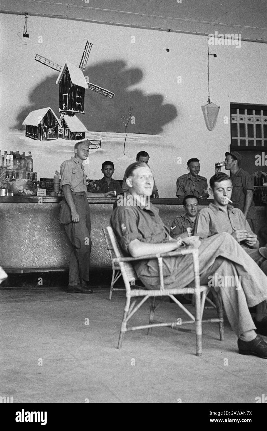 Mensa Hotel Welfare a Kramat (Batavia) Soldiers relax in the Cafeteria Data: 01/01/1947 Ubicazione: Batavia, Indonesia, Jakarta , Indie Orientali Olandesi Foto Stock