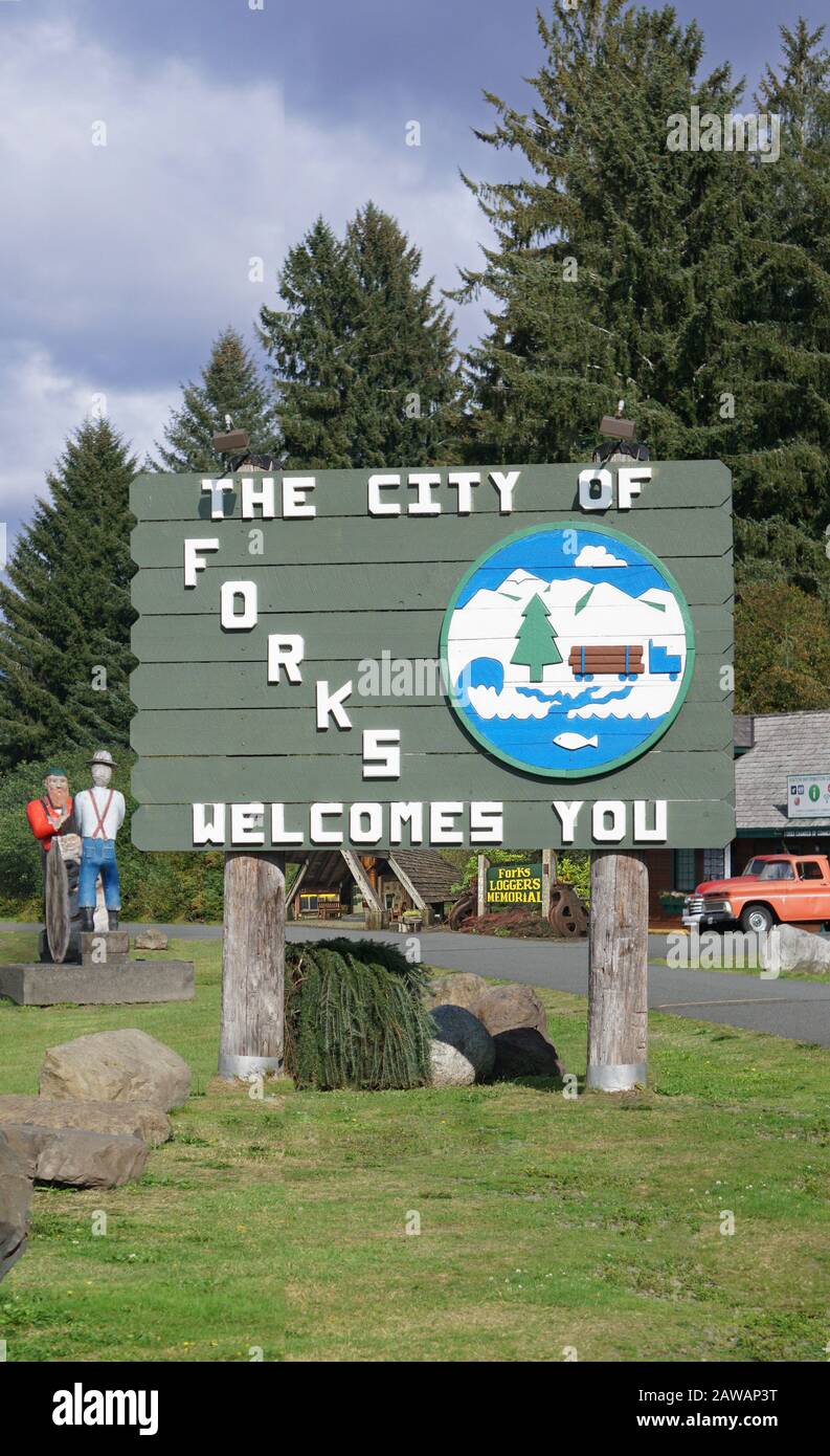 Il cartello di benvenuto entra a Forks, Washington, USA. Foto Stock