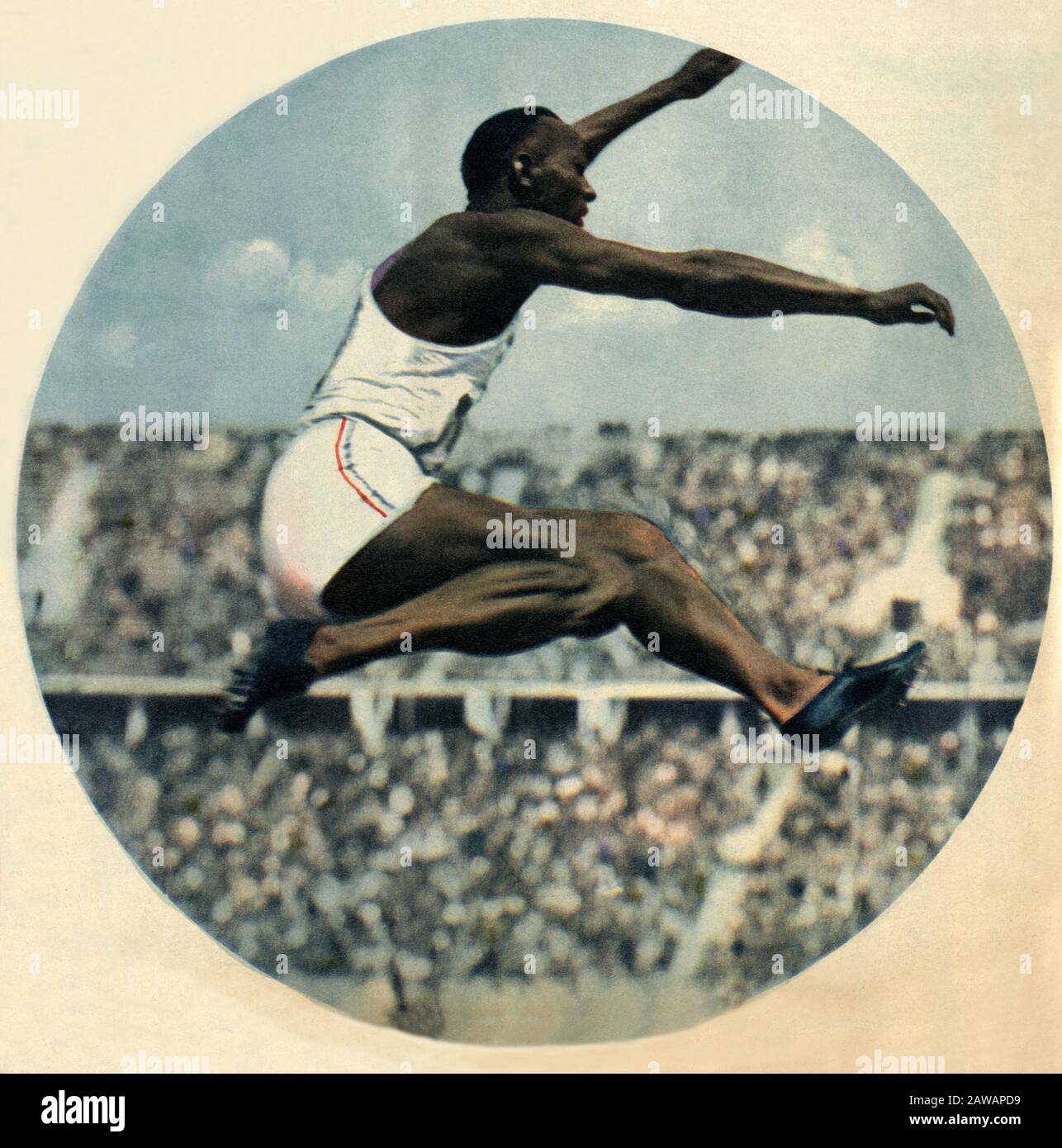 1936 , BERLINO , GERMANIA : il corridore nero James Cleveland JESSE OWENS (1913 – 1980) è stato un atleta di atletica e di pista afroamericana. Partecipò Foto Stock