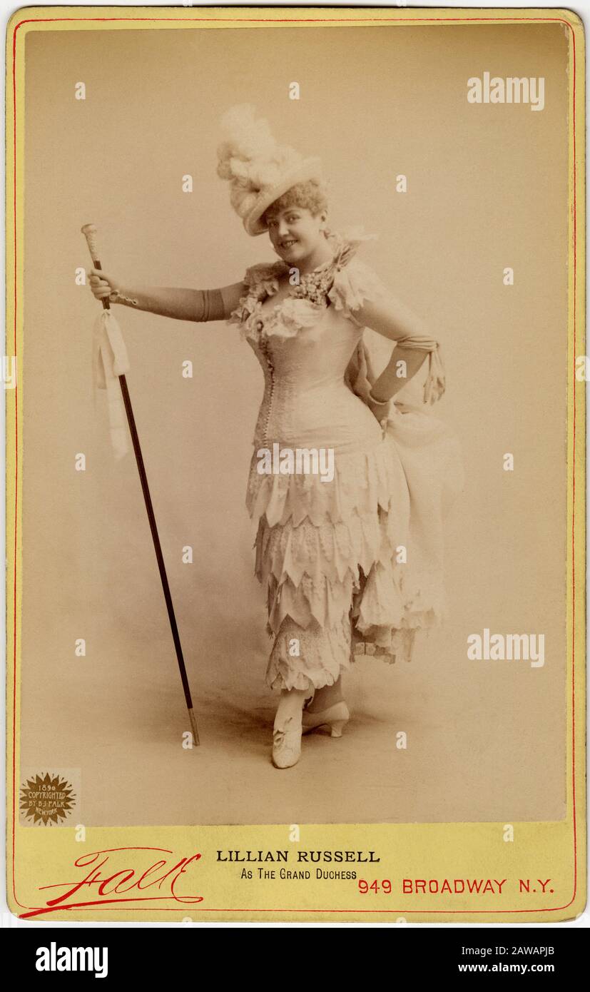 1890 , New York , USA : la celebre ballerina e attrice americana LILLIAN RUSSELL ( 1861 - 1922 ) come GRAND DUCHESS al New York Casino . Foto b Foto Stock