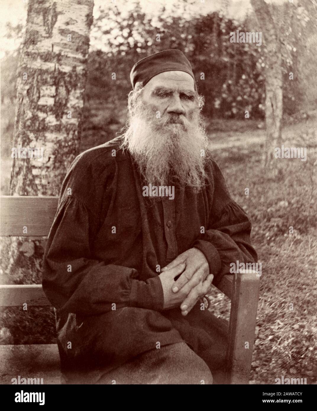 1909 ca , Yasnaya Polyana , RUSSIA : IL celebre scrittore russo conte LEO TOLSTOY ( Leone , Lev Nikolaevic , Lev Tolstoi , Tolstoj, 1828 - 1910 Foto Stock