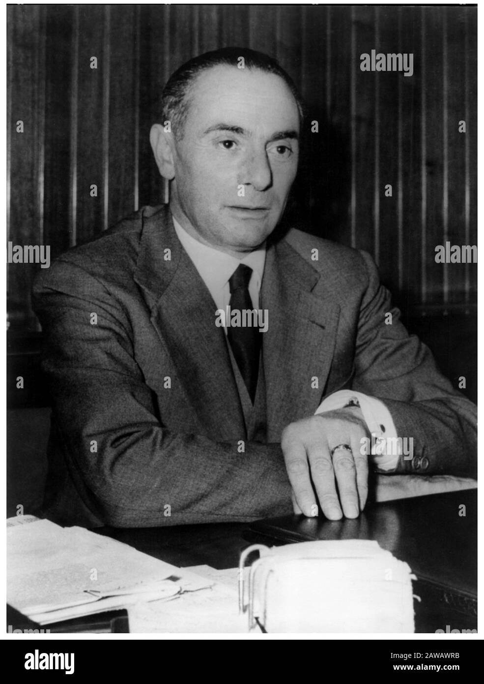 Il politico italiano ENRICO MATTEI (1906 - 1962) è stato un amministratore pubblico italiano. Dopo la seconda guerra mondiale gli fu affidato il compito di smantellare il Foto Stock