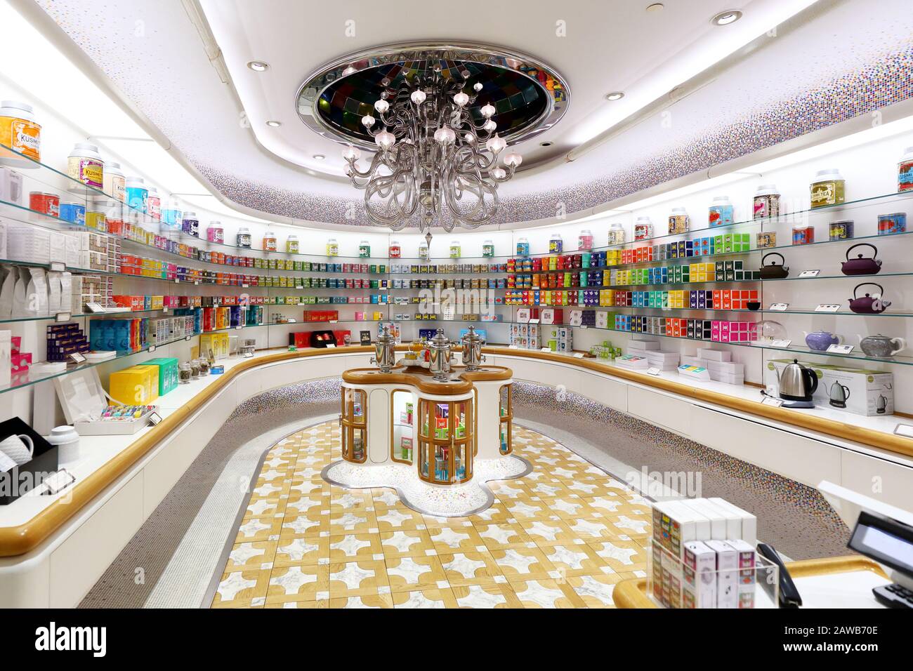 Kusmi Tea Shop nel centro commerciale World Trade Center Oculus di New York, New York. Foto Stock
