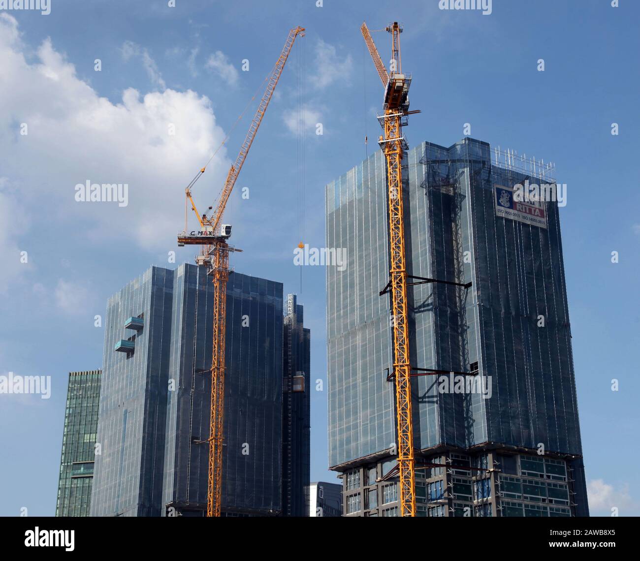 E 'una foto di costruzione in costruzione o pronto per la vendita per gli investitori in proprietà immobiliari di vivere in Foto Stock