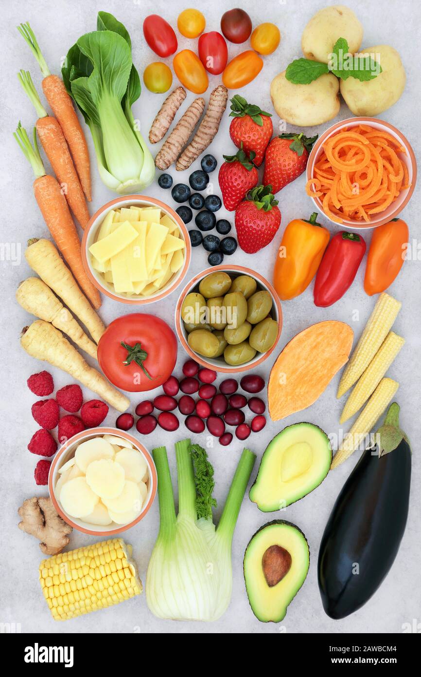 Alimenti per la salute per aiutare la sindrome dell'intestino irritabile. Alimenti sani ad alto contenuto di antiossidanti, proteine, fibre alimentari, vitamine, minerali e carboidrati intelligenti. Foto Stock