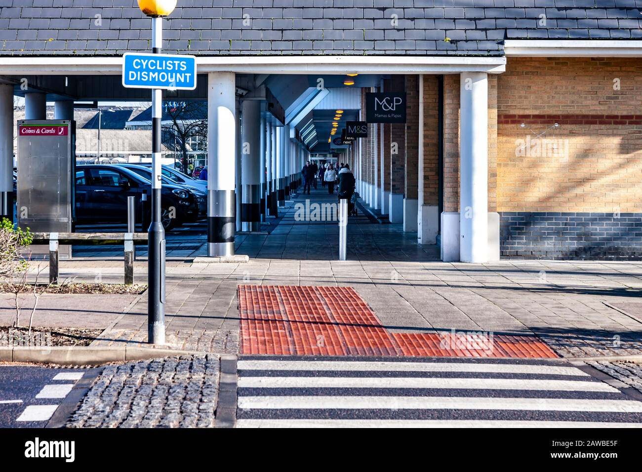Kingston Shopping Centre Milton Keynes con negozi di alta moda, un supermercato e punti ristoro, più parcheggio gratuito. Foto Stock