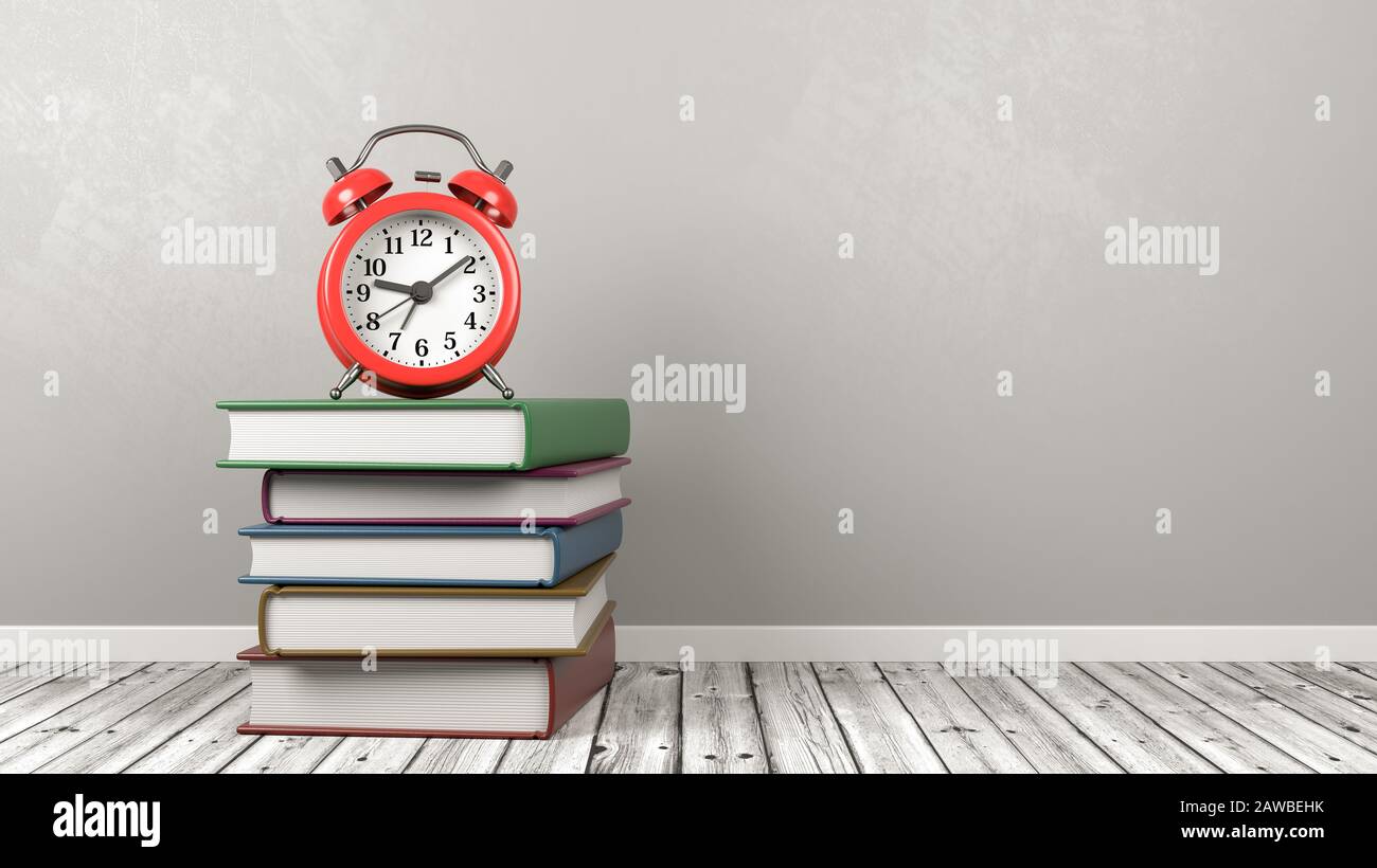 Pila di libri con sveglia su pavimento in legno Contro il muro Foto Stock
