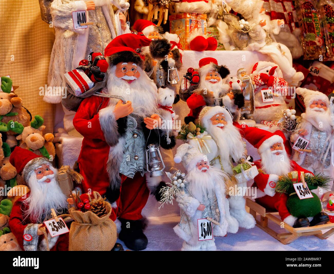 natale o stallo mercato di natale che vende gli articoli di natale. Foto Stock