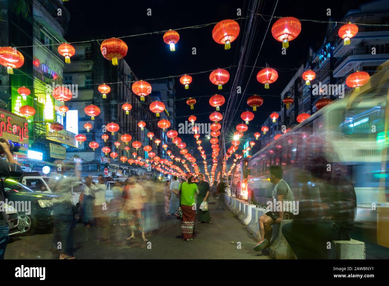 YANON, MYANMAR - 22 GENNAIO 2020: Festeggiamenti per il Capodanno cinese a Chinatown, nel centro di Yangon. Foto Stock