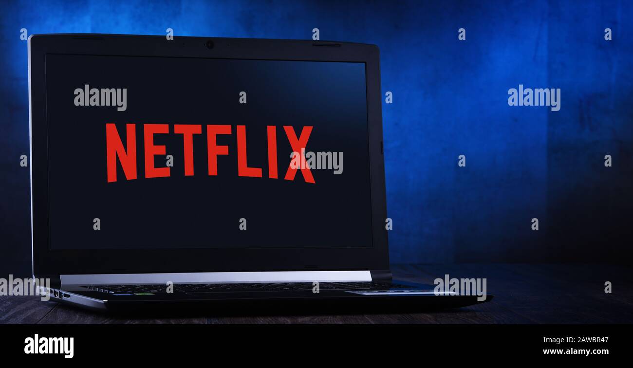 Poznan, POL - 14 NOVEMBRE 2019: Computer portatile con logo Netflix, un fornitore americano di servizi multimediali con sede a Los Gatos, California, Stati Uniti Foto Stock