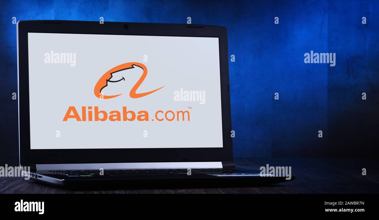 Poznan, POL - 14 NOVEMBRE 2019: Computer portatile con logo di Alibaba, una società multinazionale cinese di aziende di aziende di aziende multinazionali specializzate in e-commerciali Foto Stock