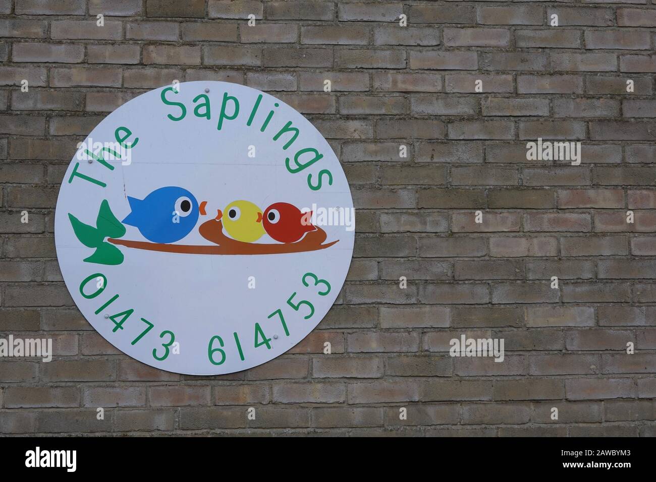 Martlesham Heath, Suffolk, Regno Unito - 8 febbraio 2020: Il cartello prescolastico di Sànings. Foto Stock