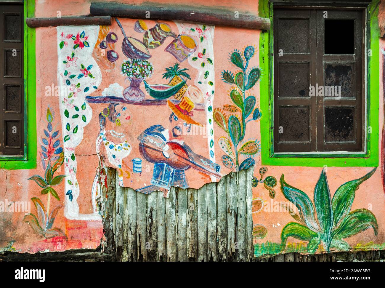 Dipinti d'arte folk al muro del ristorante, ora chiuso, a Puerto Morelos, Riviera Maya, Penisola dello Yucatan, Quintana Roo stato, Messico Foto Stock