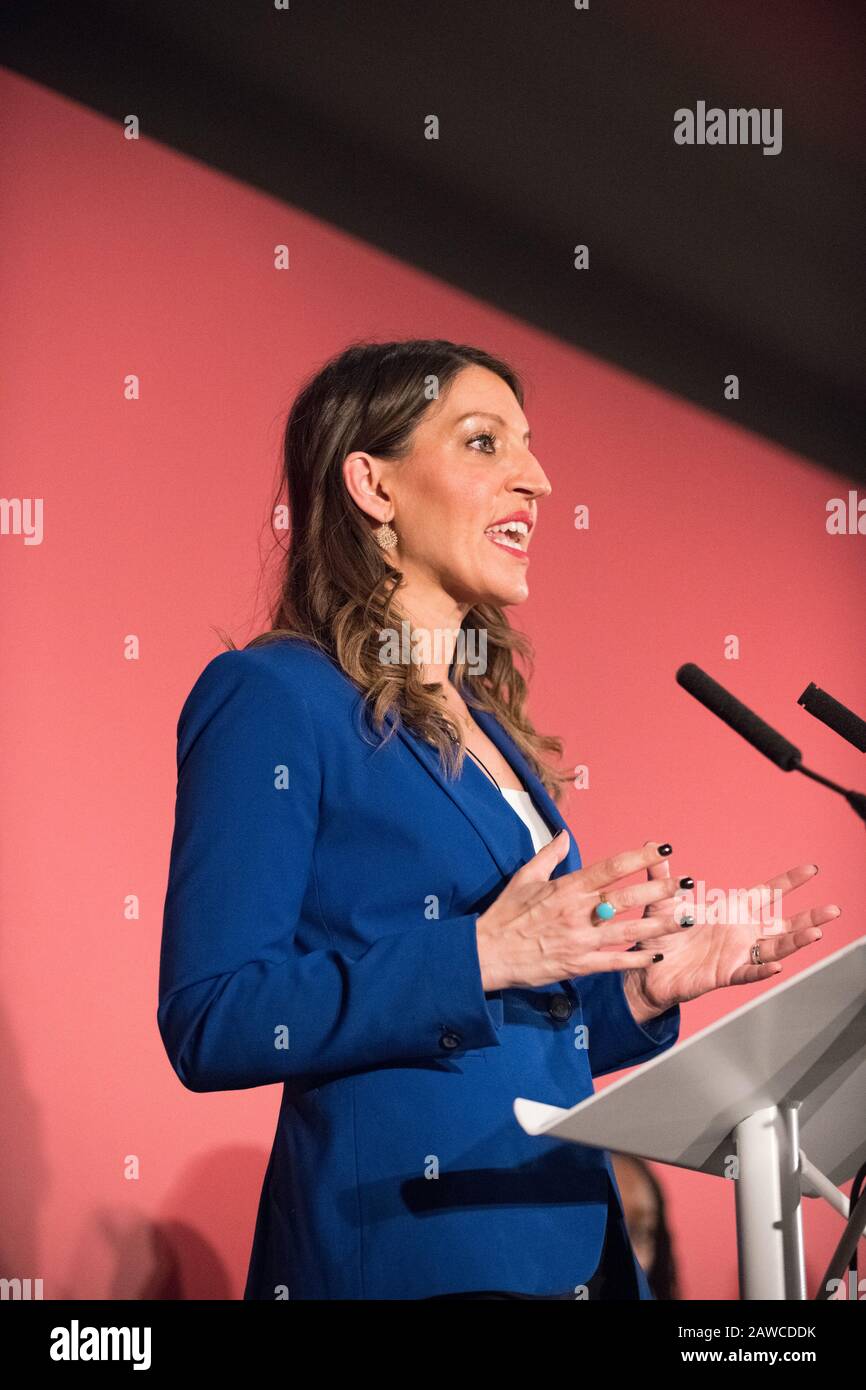 Nottingham, Nottinghamshire, Inghilterra, Regno Unito. 8th Feb, 2020. Il candidato del Dr. Rosena Allin-Khan per l'elezione dei dirigenti del partito laburista al Parlamento europeo si è posto un quesito da parte dei membri del partito del lavoro all'ultima tornata di marchette. Credito: Alan Beastall/Alamy Live News Foto Stock