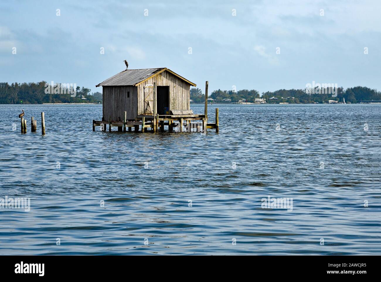 Vecchia casa di pesca Abbandonata nella baia di Cortez, Florida Foto Stock