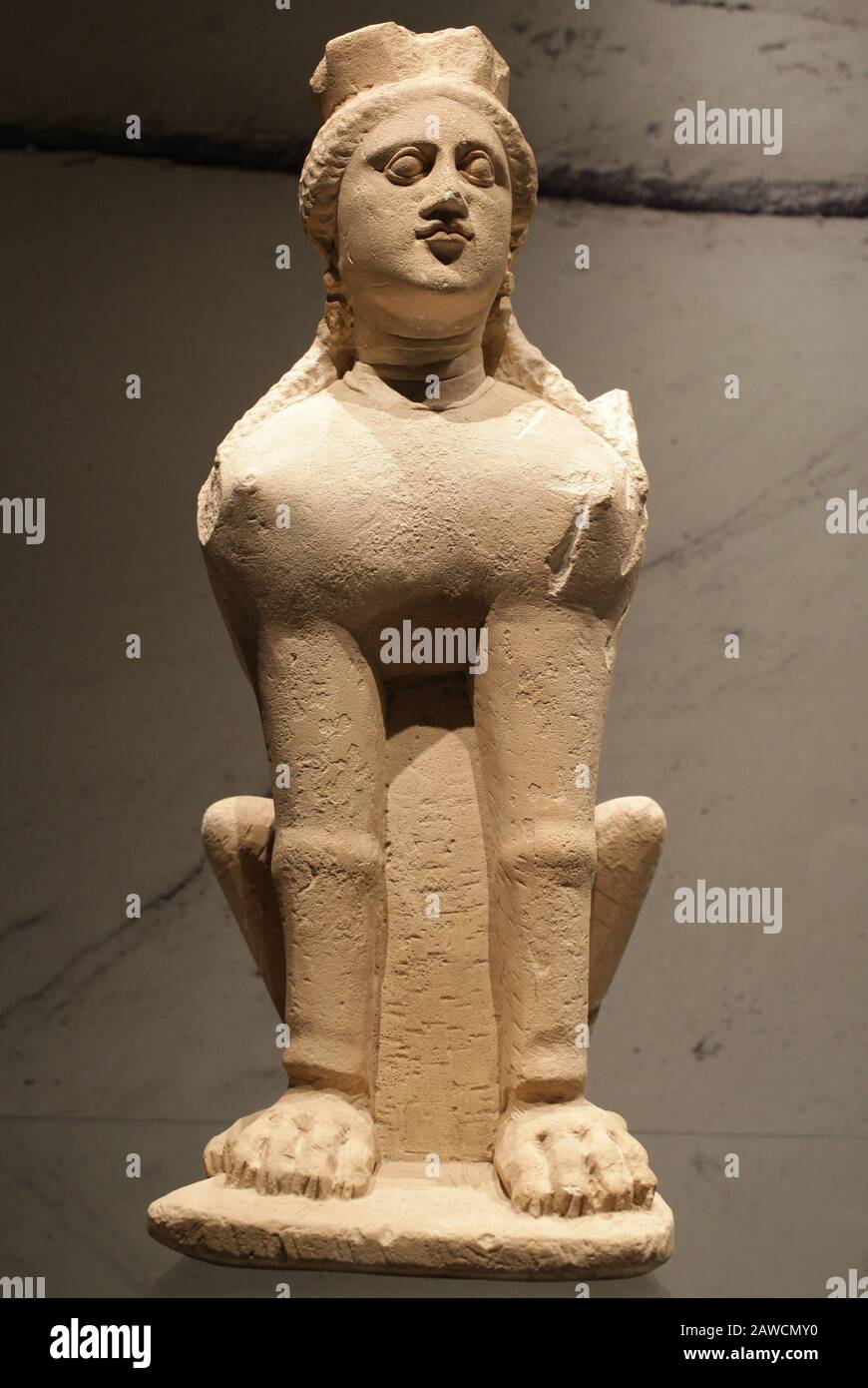 Seduta Sphynx.Sphinx statua.Davlos/Agios Iakovos a Cipro.400-300 a.C. influenza greca nel periodo classico a cipro Foto Stock