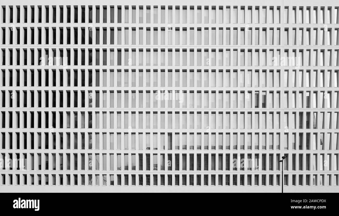 Facciata dell'edificio l'angolo (Alfonso Femia, 2019) così chiamato perché all'angolo di via Melchiorre gioia e via libera, Milano, Italia Foto Stock