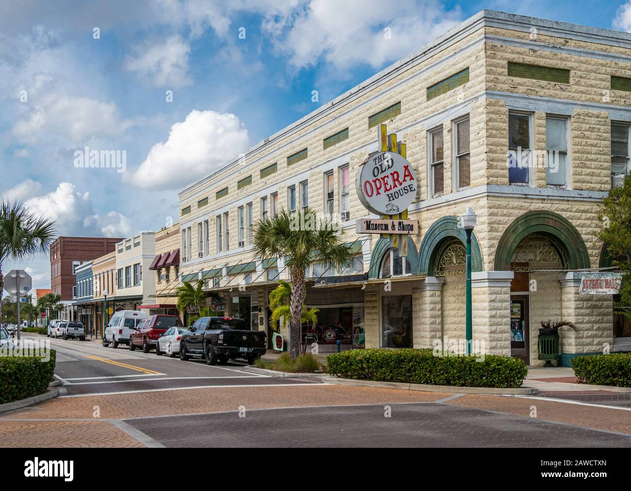 Oak Street nel quartiere storico elencato nel Registro Nazionale dei luoghi storici in antica città commerciale di Arcadia Florida. Foto Stock