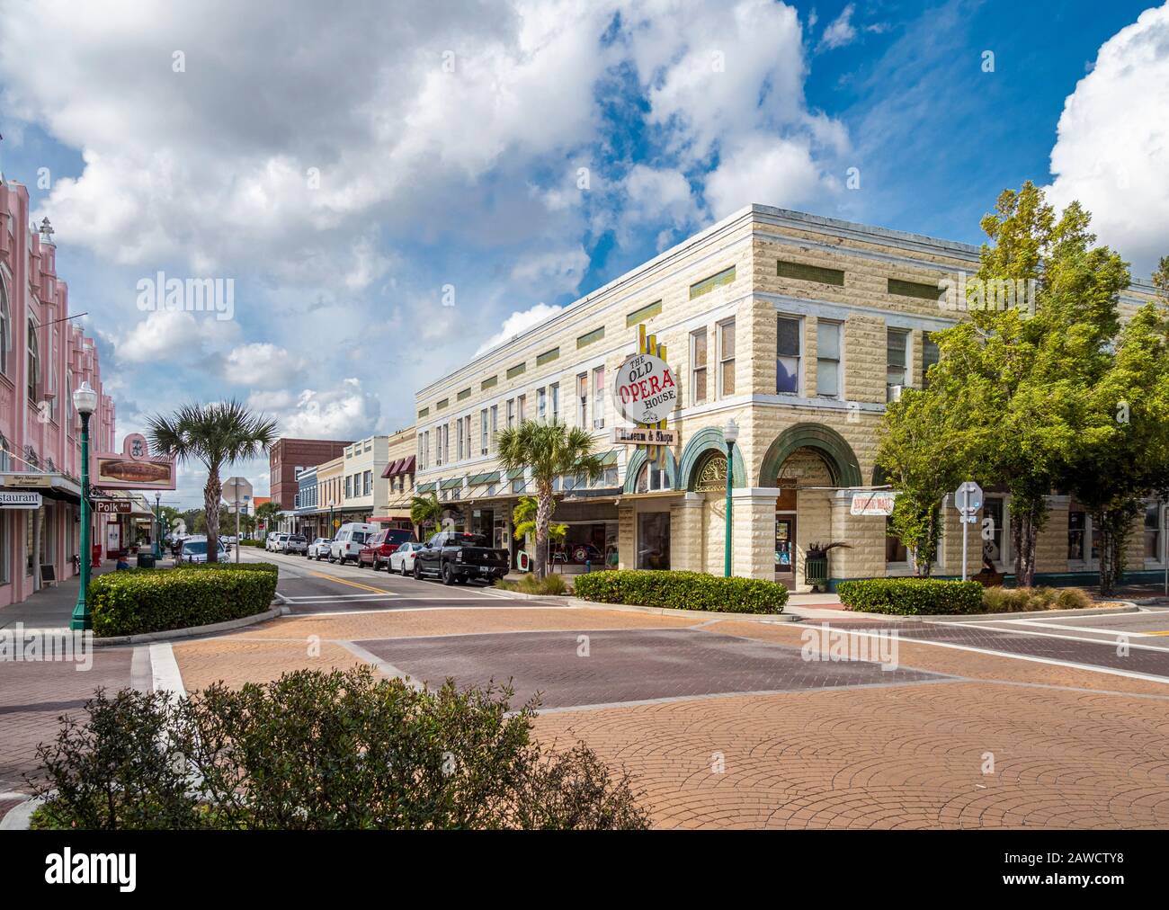 Oak Street nel quartiere storico elencato nel Registro Nazionale dei luoghi storici in antica città commerciale di Arcadia Florida. Foto Stock