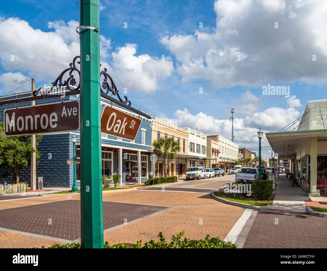 Oak Street nel quartiere storico elencato nel Registro Nazionale dei luoghi storici in antica città commerciale di Arcadia Florida. Foto Stock