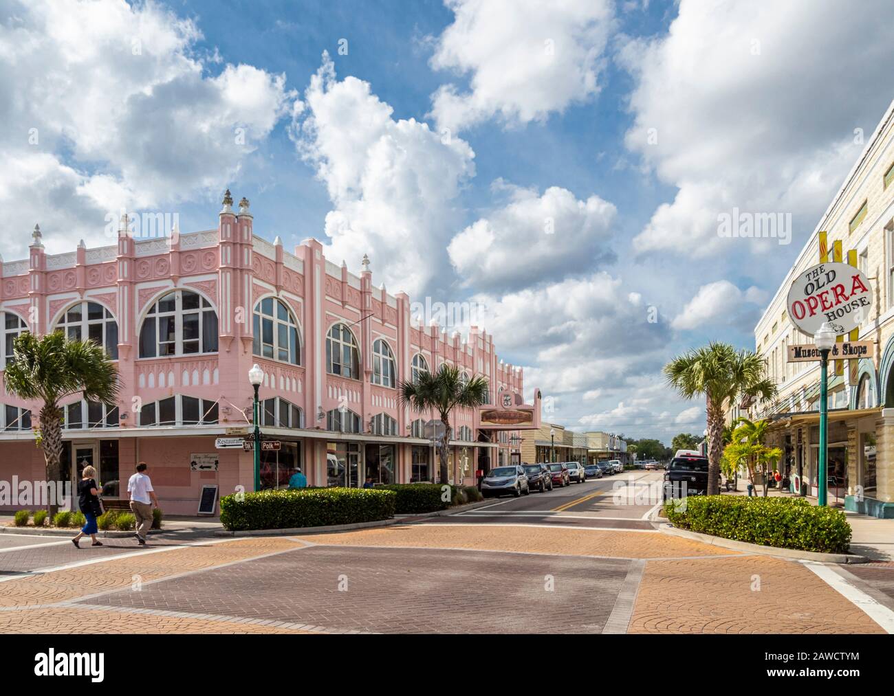 Oak Street nel quartiere storico elencato nel Registro Nazionale dei luoghi storici in antica città commerciale di Arcadia Florida. Foto Stock