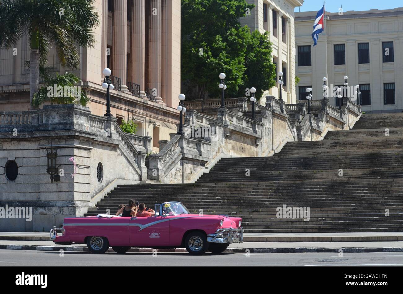 Ingresso principale al campus centrale dell'Università dell'Avana (Universidad de la Habana), fondata nel 1728 Foto Stock