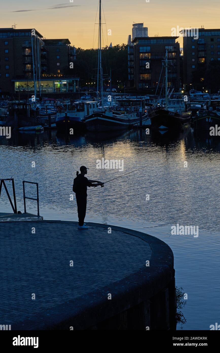 la pesca del bacino del limehouse a londra Foto Stock