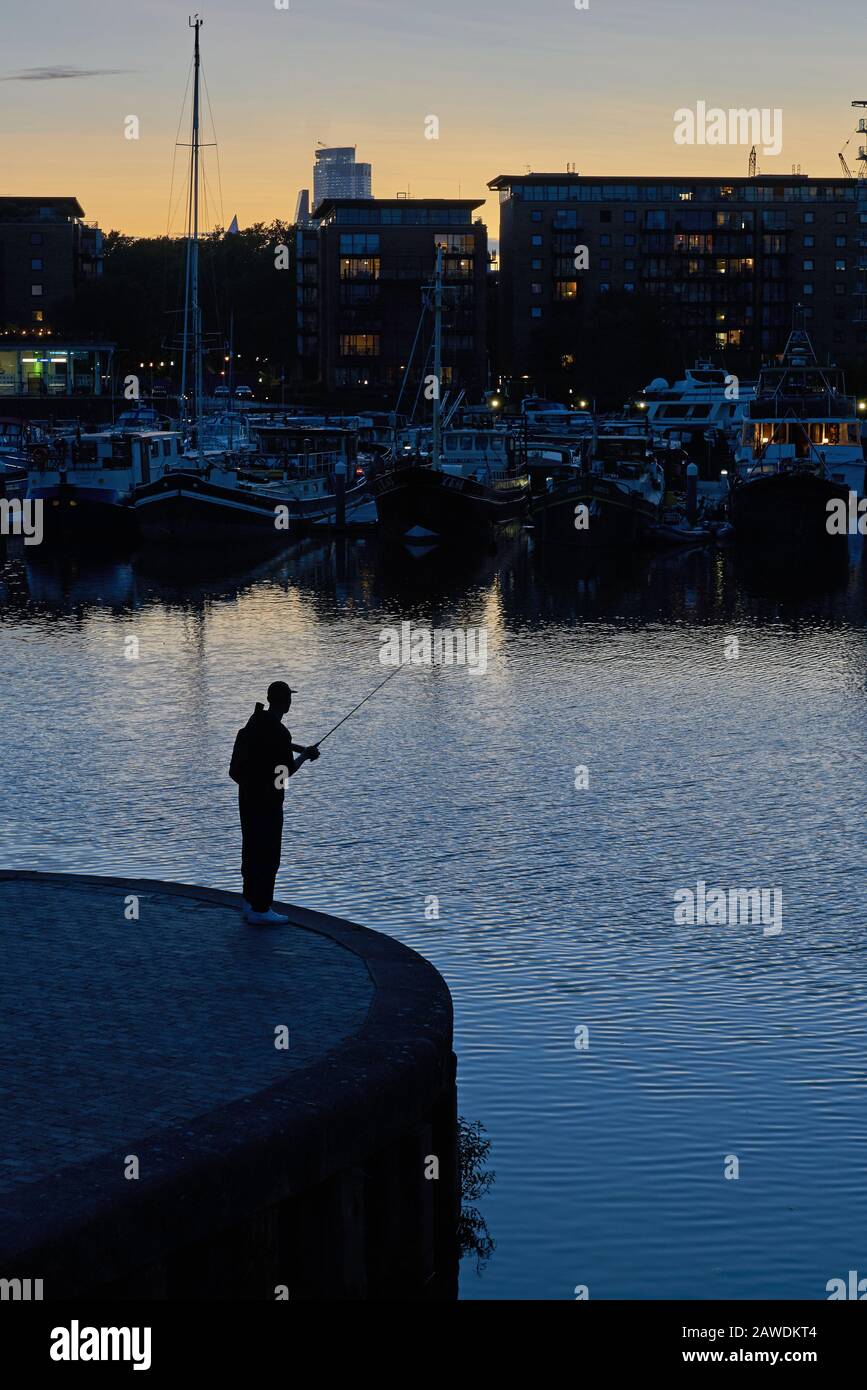 la pesca del bacino del limehouse a londra Foto Stock