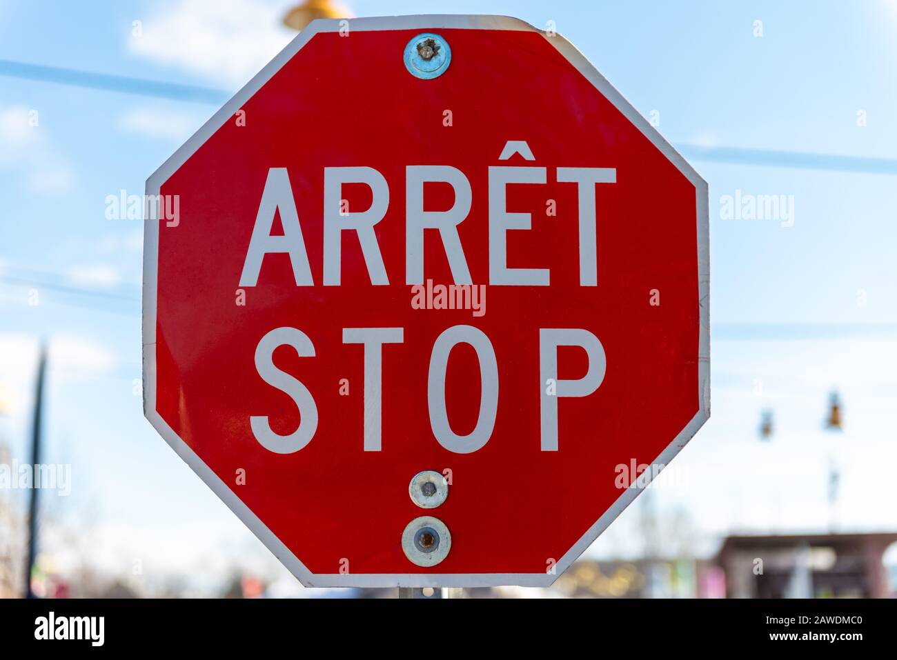 Stop bilingue in francese e inglese preso in Quebec Canada Foto Stock