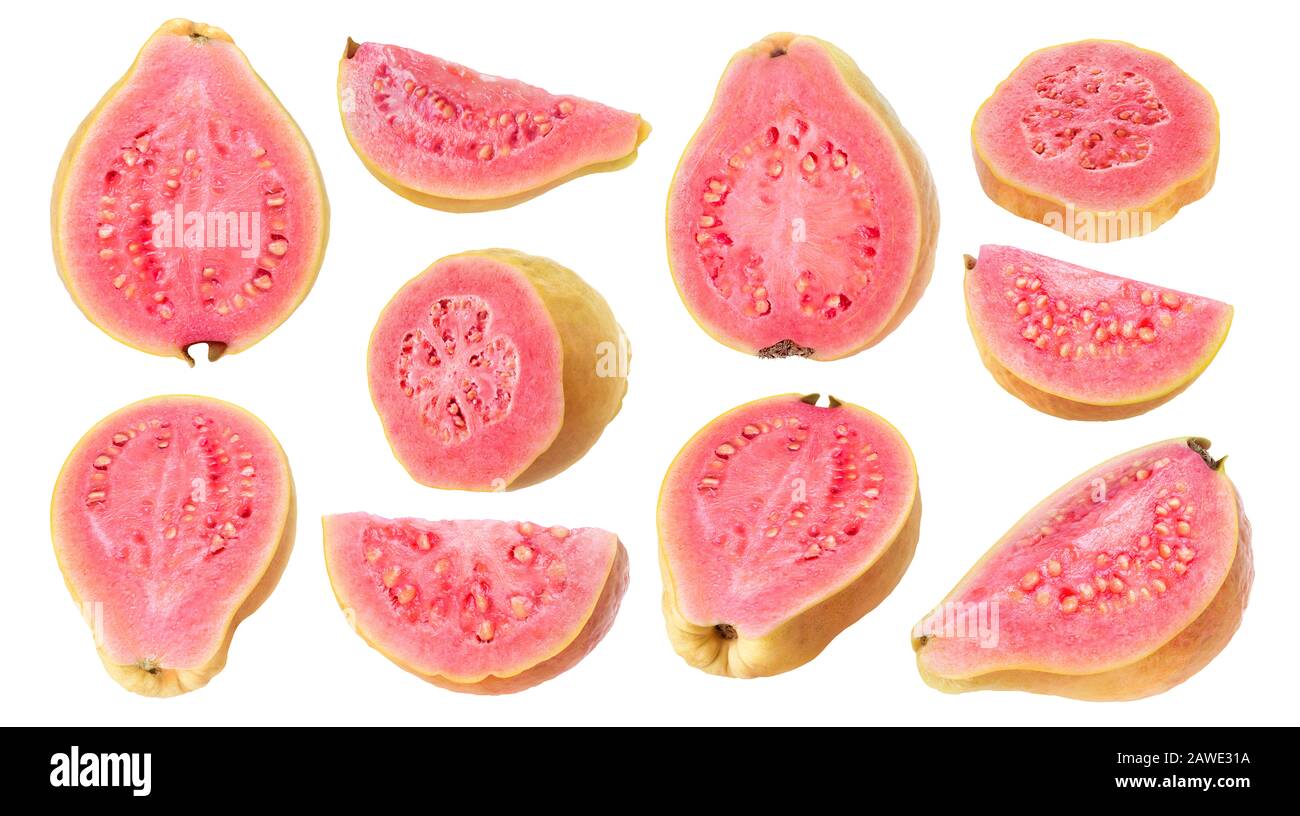 Taglio isolato guava. Raccolta di diversi pezzi di pelle gialla rosa carnata frutti di guava isolato su sfondo bianco con percorso di ritaglio Foto Stock