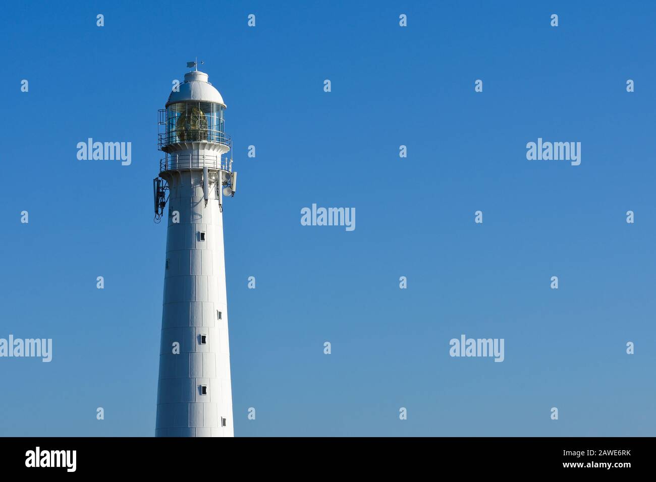 Torre Faro Di Slangkop Con Cielo Blu Chiaro Foto Stock