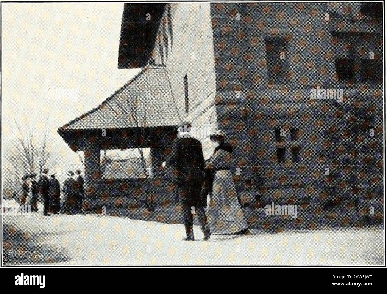 Colorado College Nugget (yearbook) . ards, quando molto era in gioco, la squadra è assolutamente fallita perché aveva speso le sue energie. Così, come critico, ho cercato di Merelv suggerire la situazione del theseason, e, allo stesso tempo, mostrare alcuni dei difetti che possono essere facilmente rimediati. La questione di avere allenatori ex studenti ha attirato l'attenzione di molti amici interessati al benessere del Collegio. Naturalmente questo willcome prima o più successivamente, come è venuto a tutti i collegi orientali di high standing.L'unica domanda è, Quando dovremmo cominciare? , e nella mente dell'autore è il tempo Foto Stock