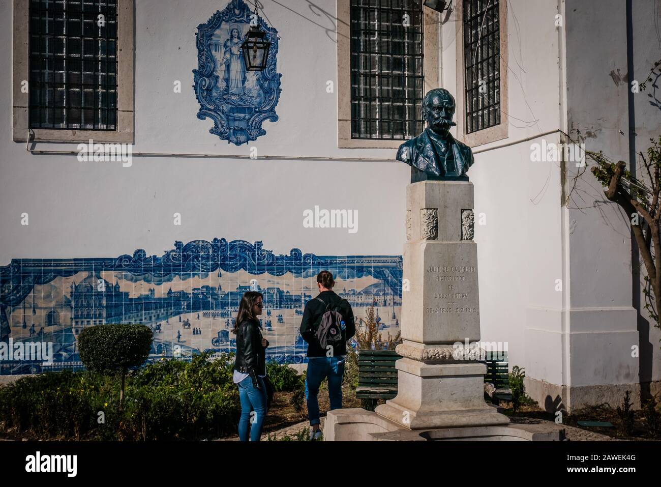 Jardim Júlio de Castilho è un piccolo giardino vicino alla chiesa di Santa Luzia a Lisbona, Portogallo Foto Stock