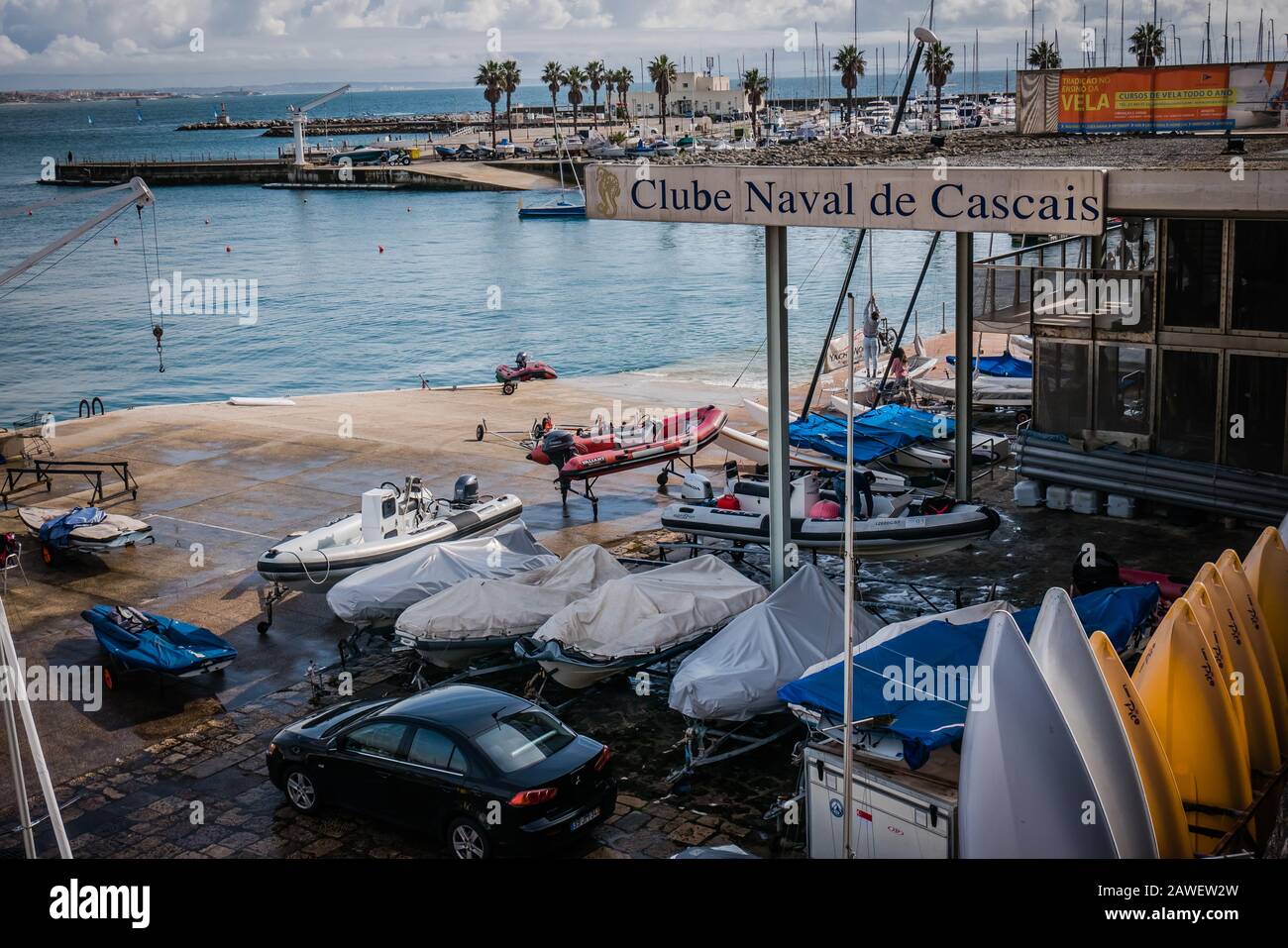 Il porto turistico di Cascais, a Cascais, in Portogallo, è il porto turistico più grande della Riviera portoghese e il terzo porto turistico più grande del paese. Foto Stock