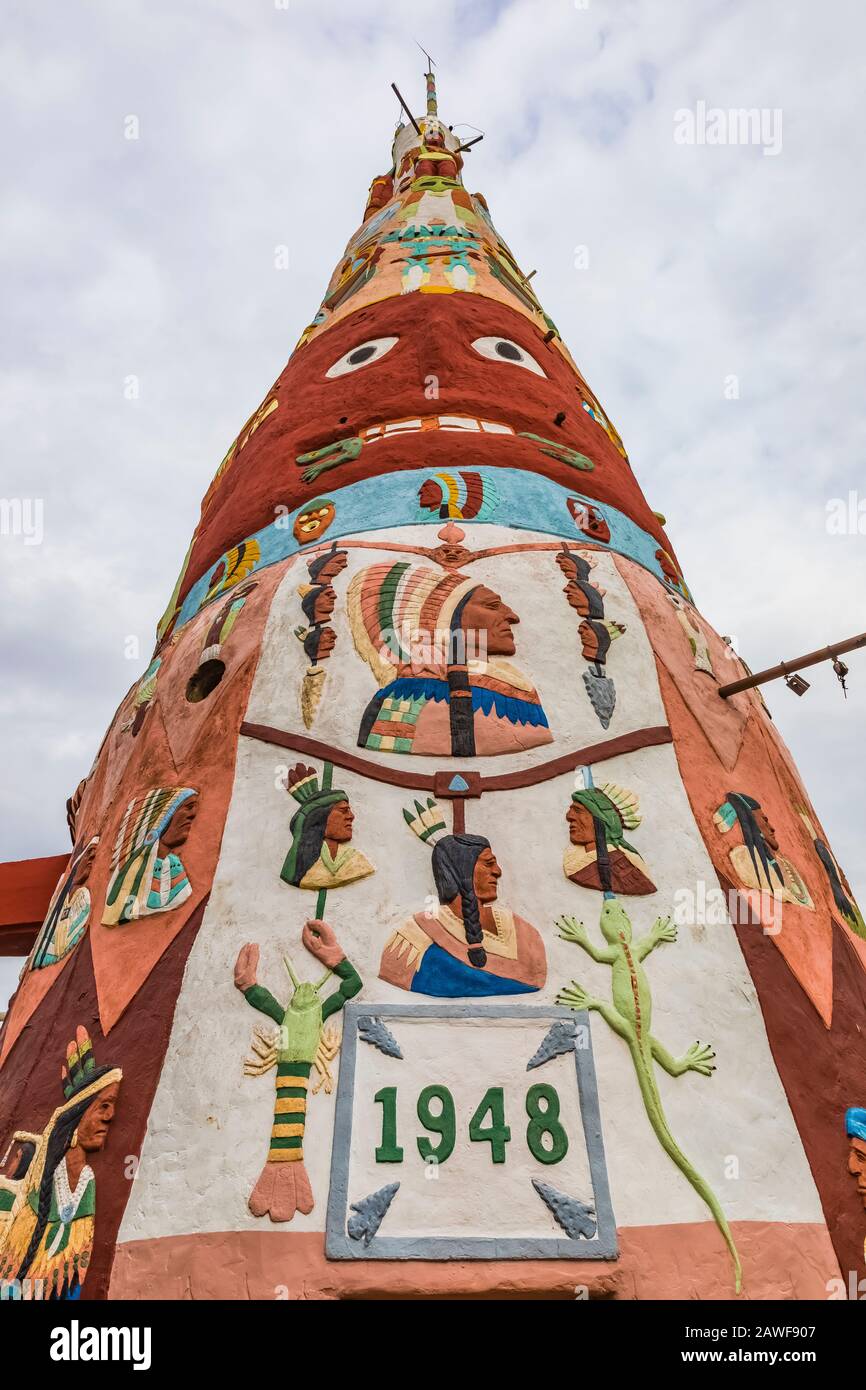 Ed Galloway's Totem Pole Park, pieno di totem d'arte folk con un motivo indiano americano, lungo la Route 66 vicino a Foyil, Oklahoma, Stati Uniti [No Property releas Foto Stock