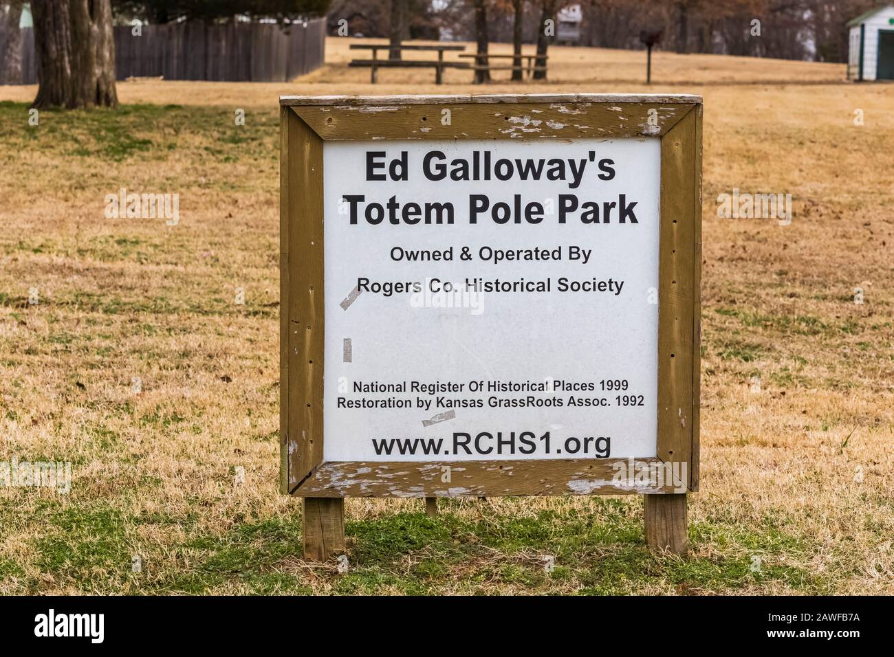 Ed Galloway's Totem Pole Park, pieno di totem d'arte folk con un motivo indiano americano, lungo la Route 66 vicino a Foyil, Oklahoma, Stati Uniti [No Property releas Foto Stock