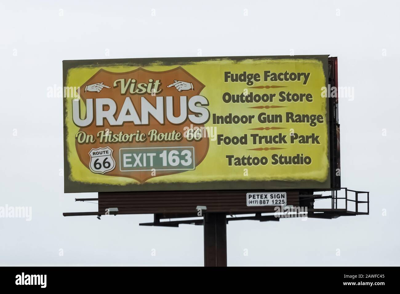 Affissioni che fa pubblicità alla fabbrica di Urano Fudge lungo la Route 66 vicino a St. Robert, Missouri, USA [Nessun rilascio di proprietà; disponibile per la licenza editoriale o Foto Stock