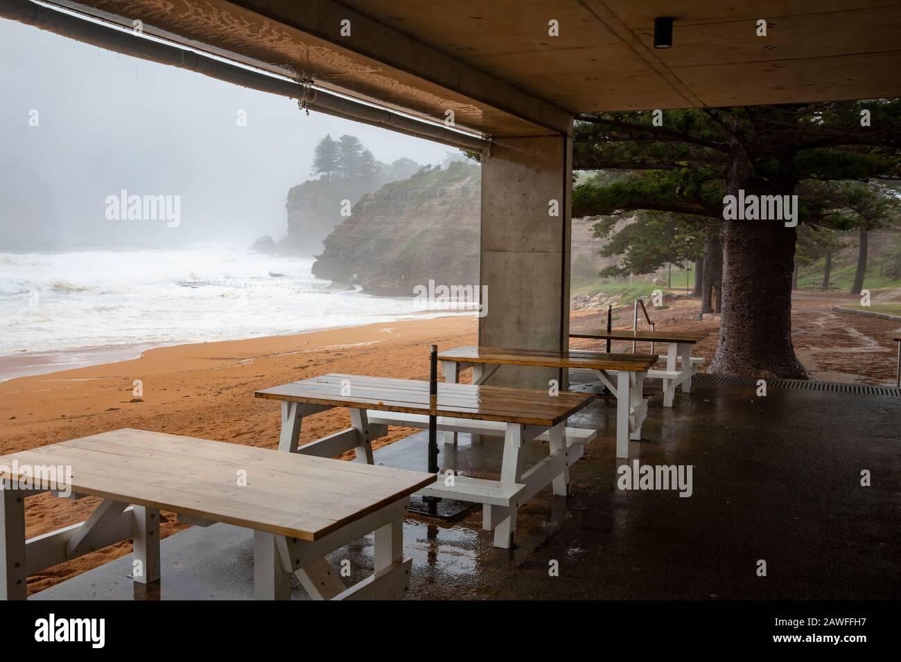 Piogge intense e tempeste battano Sydney in un giorno di estati, Sydney, Australia Foto Stock