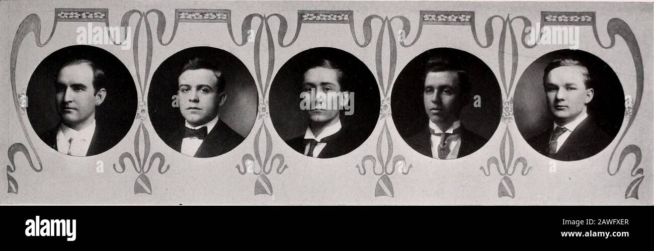 Arbutus . ; Direttore della Hoard di Kducation of Inited Hebrew Congreg. Wii i.iam Scott Dow, Indianapolis, IndianaM. D. Phi Beta Pi. Oliver Morton Deardorff, [ndianapolis, Indiana M. I. Hager&gt;tovn High School; Indiana Stantia Normal. Ernest Howard Elmore, Peebles, Ohio Im. 1). Ohio Northern University; Università Di Valparaiso; Sydenhamsociety; Università Di Louisville; Indiana Medical Nel 1907. 216. Forsyth Habich Hart Hickson Iiixks D. Harley Forsyth, Terre Haute, Indiana Fred Earl Hickson, Indianapolis, Indiana M. D. Terre Haute High School; Indiana State Normal School. 02; M. D. Phi Beta Pi Foto Stock