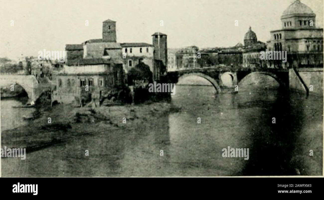 Passeggiate a Roma (tra cui Tivoli, Frascati e Albano) . y-. /. Ti&lt;C/u-it CIMITERO PROTESTANTE. F. F. Tuckett TIBERINA ISOLA Cammina a Roma 179 nuova strada fiancheggiata dal popolare falso rockwork conduce oltre il tempio ad un enorme ponte, e oltre il fiume salire card-boardbox-come edifici - assolutamente abominable. Le prospettive, dove ogni volta era un poema e un quadro, sostenuto da enormi lavori di gas fiancheggiati da moderni banchine, sono ora in rivolta. Vicino a questo, e a strapiombo su quella che era fino a poco tempo fa una littleHollow Lane, sorge il grigio piccolo Tempio di Fortuna, comunemente chiamato Fortuna Virilis, di origine costruita Foto Stock