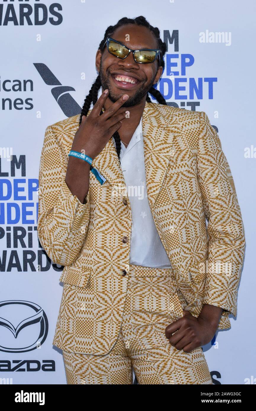 Jeremy O. Harris cammina sul tappeto rosso al 35th Annual Film Independent Spirit Awards tenutosi a Santa Monica, California l'8 febbraio 2020. (Foto di Anthony Behar/Sipa USA) Foto Stock