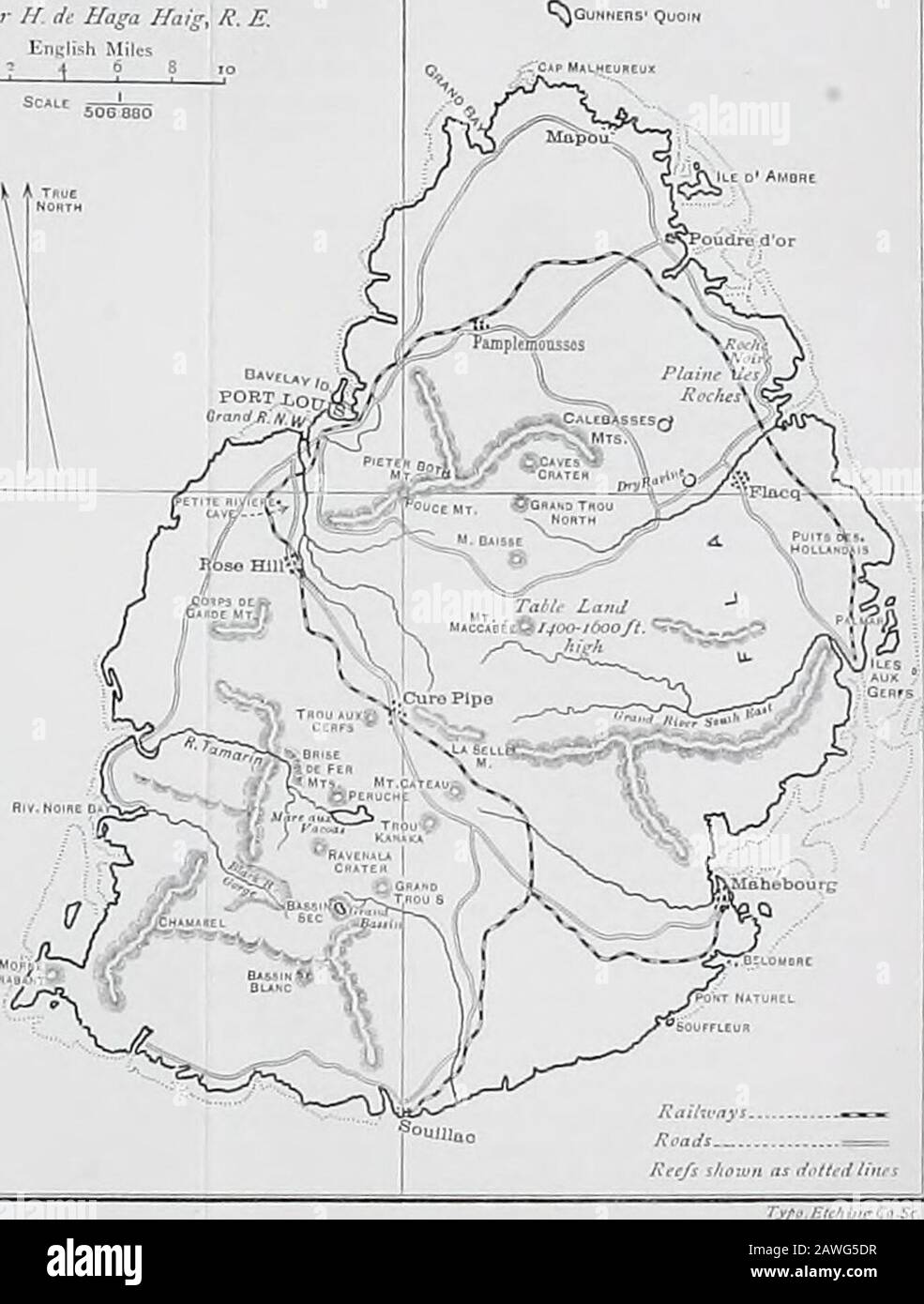 La rivista trimestrale della Società geologica di Londra . Typo.EtchiisCo.Sc. Quarto. Jouxn. Soc. Geol. Vol. Li. PL XV, MAURITIUS. Entro .]/,:„„? Se Haga Haig, R. K »OQ:::r .•I. VOL. 51.] CARATTERISTICHE FISICHE E GEOLOGIA DI MAURITIUS. 471 dove c'è traccia esistente? Le isole Mascarene non ne avevano nessuna, e quando furono scoperte erano ecceptidi uccelli e tartarughe del tutto disabitate. Piastra XV Schizzo-mappa dell'isola di Mauritius sulla scala di ^^77-^7 = 8 miglia al pollice. Discussione. Il Prof. T. Rupert Jones ha parlato della carta come di avere molta valutazione sia della sua descrizione dei dettagli che del suo tr Foto Stock