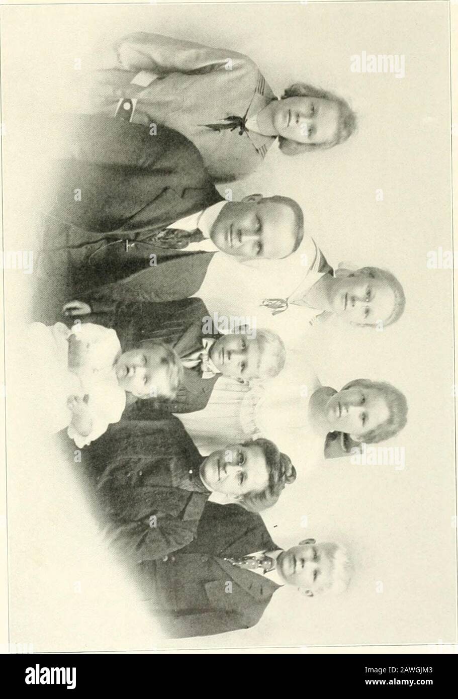 Storia delle contee di Clay e Norman, Minnesota : le loro persone, industrie e istituzioni : con disegni biografici di cittadini rappresentativi e registri genealogici di molte delle vecchie famiglie . onsiljility al dipartimento postottice e al suo dutito ]) atvons dell'ufficio ed è in ogni momento accomodante e coiu-teous al jniljlic generale. in conse(|uence di cui riceve il heartysui)))) di ort Comunità di TJie. Otto J. GROVliR. Grover, un giovane ed energico agricoltore di Molaudtownship, Clay Comity, proprietario di una bella fattoria di quattrocento ottantettari Foto Stock